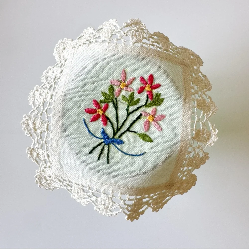 Hand Embroidered Floral Lace Linen‎ Cloth